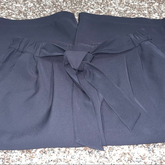 Lululemon Noir Crop - Picture 4 of 9